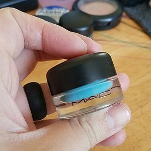 MAC LE Blue Peep Fluidline